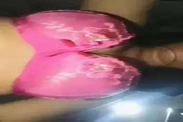 BH Pink Cewek Pamer Tete Gede Montok Sampe Ngaceng Lumer