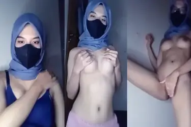 Ukhti Alina Pamer Dildo Binal Lewat Live Streaming Hot